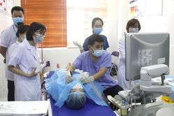 Bệnh viện Nội tiết tỉnh tiếp nhận thành công kỹ thuật đốt nhân tuyến giáp lành tính bằng sóng cao tần