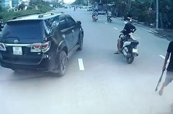 Điều tra vụ nhóm thanh niên chặn đường xe ô tô đe dọa, đập phá