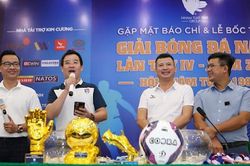 HLV Kiatisak xuất hiện tại giải bóng đá Nhâm Tuất 1982