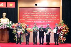 Chủ tịch nước trao quyết định cho sỹ quan công an đi gìn giữ hòa bình Liên hợp quốc