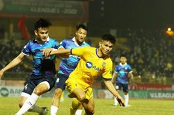Sông Lam Nghệ An sẽ thế nào nếu trận bóng V.League 2022 chỉ có... 45 phút?