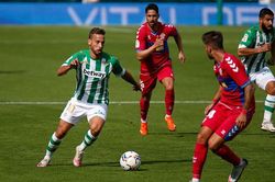 Soi kèo nhà cái Real Betis vs Elche. Nhận định, dự đoán bóng đá La Liga (02h30, 16/8)