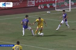 Hà Nội 2-1 HAGL: Chủ nhà may mắn thoát phạt đền, CĐV HAGL bức xúc tột độ
