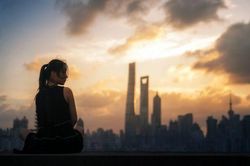 Vì đâu có kẻ giàu, người nghèo, người hạnh phúc kẻ bất hạnh?