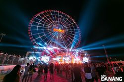 Không khí âm nhạc sôi động tại Danang Electronic Carnival