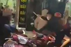 Nghi mâu thuẫn giật đồ cúng cô hồn, nhóm thanh niên vác hung khí đến 'thị uy'