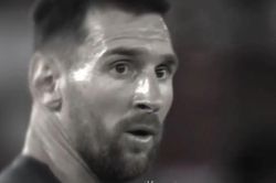 Messi ngạc nhiên trước hành động của Mbappe