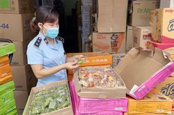 Bắt giữ gần 11.000 bánh Trung thu trôi nổi giá rẻ