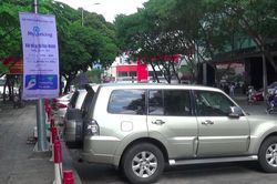 Sở GTVT TPHCM nói gì trước đề xuất tạm dừng thu phí đỗ xe dưới lòng đường?