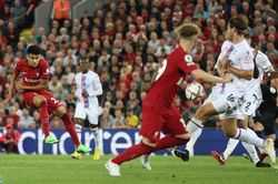 Darwin Nunez ăn thẻ đỏ, Liverpool thoát thua nhờ tuyệt phẩm của Diaz