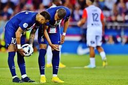 Kylian Mbappe đi bộ trên sân: Hội chứng ngôi sao đá bóng?