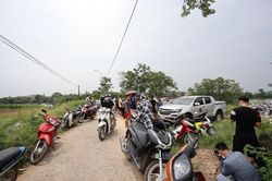 Đội cứu hộ và hàng trăm người dân cùng tìm kiếm cô gái mất tích tại Hà Nội