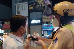 Tước giấy phép lái xe nhiều tài xế vi phạm nồng độ cồn ở TPHCM