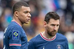 Mbappe đổi thái độ với Messi