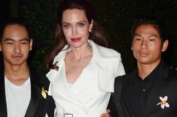 Angelina Jolie thuê Maddox và Pax Thiên làm việc