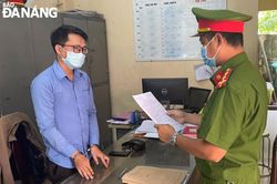 Bắt nhân viên thử việc ngân hàng chiếm đoạt tiền của khách