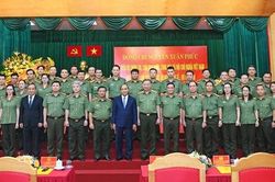 Bảo đảm an ninh kinh tế, tạo môi trường thuận lợi, an toàn để phát triển đất nước