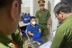 Khởi tố đối tượng 'chạy án' vụ buôn lậu ô tô từ Lào