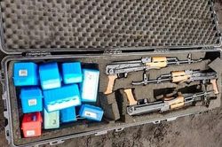 Ấn Độ: Thuyền chở súng AK-47 và đạn dược dạt vào bờ