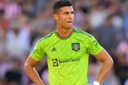 Ronaldo hết cửa rời MU