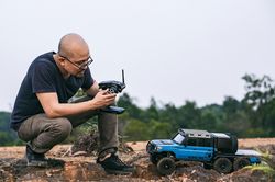 Người sở hữu bộ ôtô đồ chơi chạy trên địa hình đạt tốc độ 150km/h
