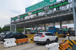 Xe ô tô cố tình làm hỏng thẻ ETC, sử dụng biển giả để trốn phí