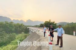 Chặt vườn cây ăn quả để hiến hơn 1.000 m2 xây cầu