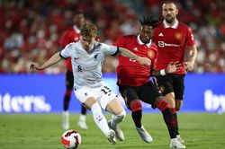 Lịch thi đấu bóng đá cuối tuần: Man Utd vs Liverpool