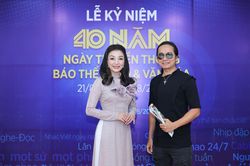 Các nghệ sĩ đến chúc mừng Ngày Truyền thống báo Thể thao và Văn hóa