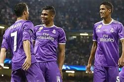Casemiro bị fan trù sẽ xuống dốc như Ronaldo và Varane ở Man United