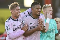 Thắng 3-0 Bournemouth, Arsenal dẫn đầu Premier League