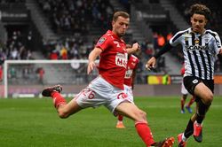 Soi kèo nhà cái Angers vs Brest. Nhận định, dự đoán bóng đá Ligue 1 (20h00, 21/8)