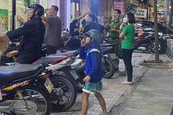 Chém hai người thương vong vì nghi điện thoại bị cài định vị theo dõi
