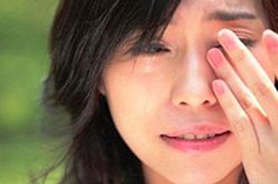 Chồng không cho tôi làm móng, uốn mi