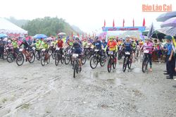 Hơn 300 vận động viên tham gia Giải đua xe đạp địa hình 'Thử thách Xuân Tăng'