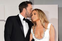 Jennifer Lopez và Ben Affleck kết hôn tại dinh thự triệu đô