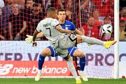 Bộ ba Messi, Mbappe, Neymar tỏa sáng rực rỡ, hủy diệt Lille