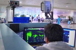Đo thân nhiệt người nhập cảnh, giám sát chặt chẽ bệnh đậu mùa khỉ