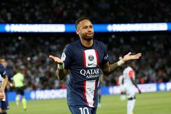 Neymar 'trút giận' trên sân vì bị Mbappe làm tổn thương