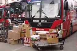 Gửi hàng qua xe khách lỏng lẻo, thiếu kiểm soát đến bao giờ?