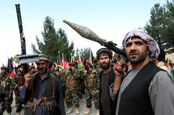 Sau hơn một năm, Taliban vẫn 'tứ bề thọ địch'