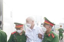 Con gái cựu Chủ tịch Tổng Công ty 3/2 mong tòa xem xét lại cáo buộc tham ô tài sản
