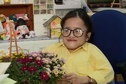 Cô gái cao gần 70cm ăn chay trường, thường xuyên làm từ thiện