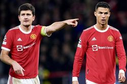 Erik ten Hag tiết lộ lý do loại Ronaldo và Maguire, MU thắng Liverpool
