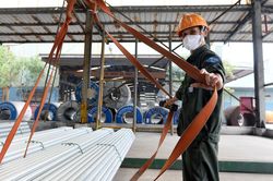 Giảm 15 lần liên tiếp, giá thép 'bốc hơi' 6 triệu đồng/tấn