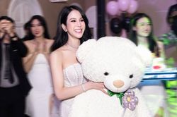 Diệp Lâm Anh vui vẻ đón sinh nhật bên bạn bè sau khi ra tòa ly hôn