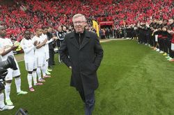 Sir Alex hành động ra sao khi thông tin mình nghỉ hưu rò rỉ ra ngoài