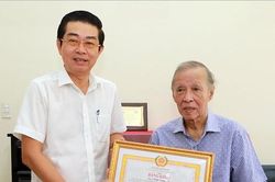 Ban Nội chính Trung ương tặng bằng khen nhạc sĩ Trần Long Ẩn