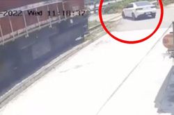 Nữ lái xe Kia Cerato thiếu quan sát bị tàu hỏa tông kinh hoàng ở Hải Dương