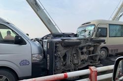 5 ô tô đâm liên hoàn, cầu Chương Dương ùn tắc nghiêm trọng